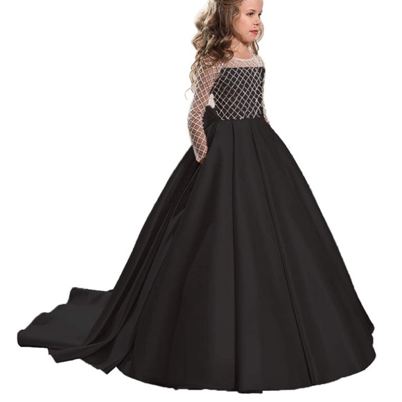 COLOR: BLACK